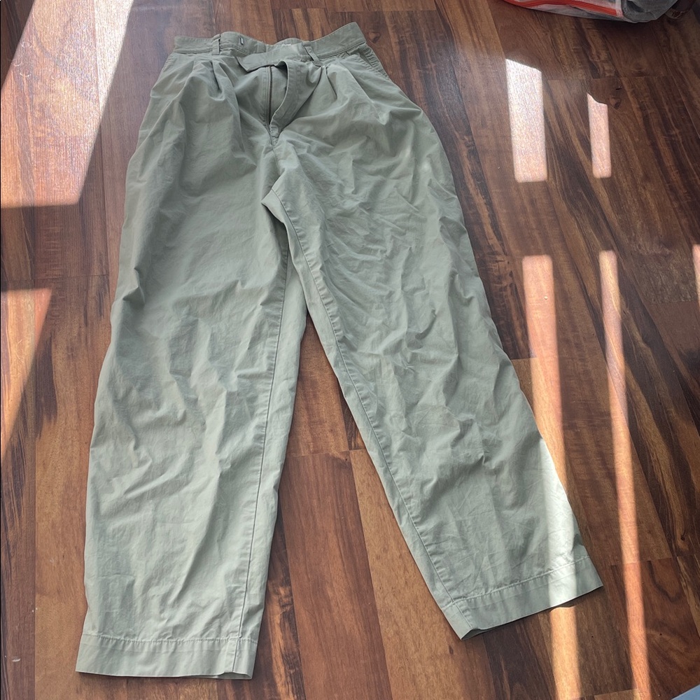 Uniqlo U belted khakis size 27